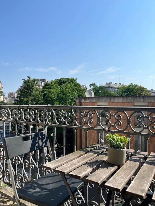 Beautiful Apartment With Balcony Paris Exterior foto